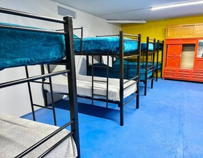 基础宿舍, 男女混合宿舍