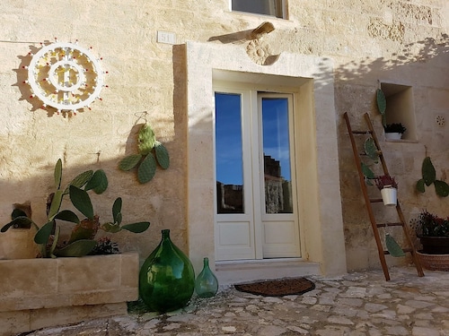 Le Luminarie Sassi - house in the rock in the heart of the Sassi of Matera