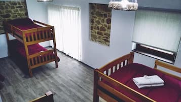 Dormitorio compartido familiar (1 cama) | Wifi gratis