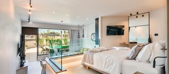 Pathos SeaSide Suites