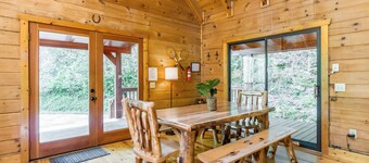 Lakeview Lodge-HotTub/Lake/Dog Friendly/Ping-Pong/5-Beds/4-Baths!