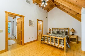 Skrivebord, strykejern/-brett og wi-fi