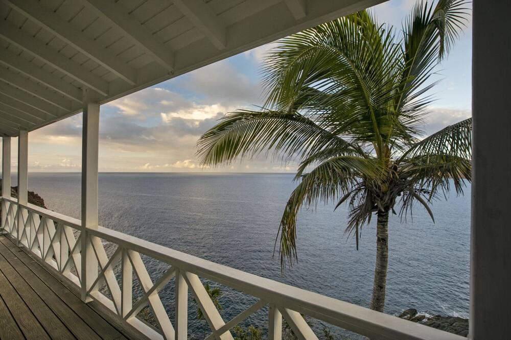 ON THE ROCKS VILLA<br>Private Luxury Waterfront Villa Minutes From Magens Bay Beach