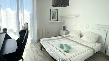 3 chambres, fer et planche à repasser, lit parapluie, Wi-Fi gratuit
