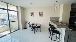 Deluxe Apartment, 2 Bedrooms, City View | Dining room - NCG Suite Centro 9 de Octubre - 1 (Guayaquil)