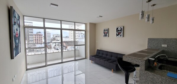 Deluxe Apartment, 2 Bedrooms, City View | Living area | Smart TV, streaming services - NCG Suite Centro 9 de Octubre - 1 (Guayaquil)