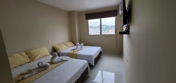 Appartement Deluxe, 2 chambres, vue ville | 1 chambre, décoration personnalisée, fer et planche à repasser