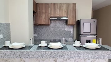 Deluxe-Apartment, 2 Schlafzimmer | Esszimmer