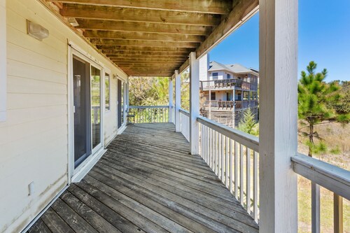 Shore Pleasure: Sun Deck, Jacuzzi & Ocean Views