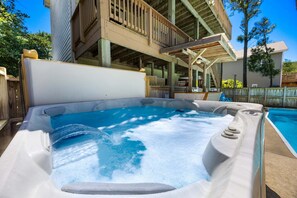 Outdoor spa tub - It's 5 O'Clock Somewhere – Beach,  Pool & Hot Tub (Corolla)