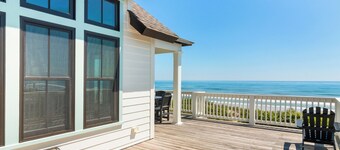 Salted Rim Retreat: Oceanfront, Pool, Elevator
