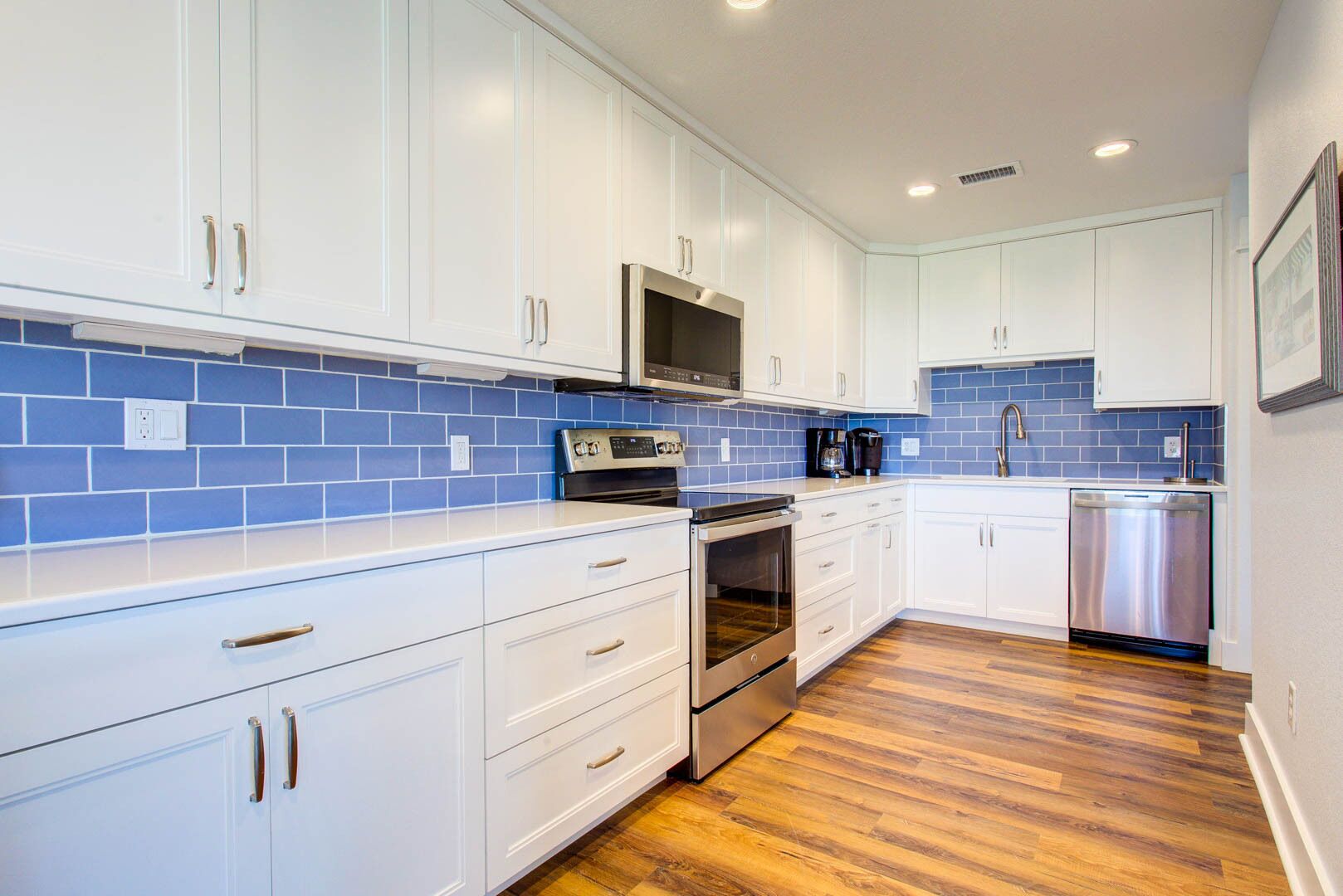 Réfrig érateur, micro-ondes, four, plaque de cuisson