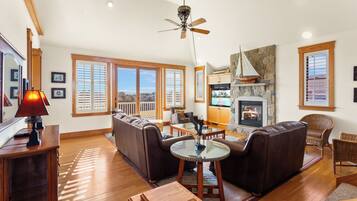 Télévision, cheminée, baby-foot, table de tennis de table