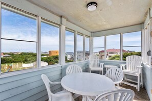 Dining - 3043 Sandy Shores * 5 Min Walk to Beach * Pool (Southern Shores)