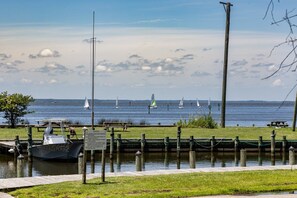 Marina - 3065 Hideaway * 8 Min Drive to Beach * Hot Tub (Southern Shores)