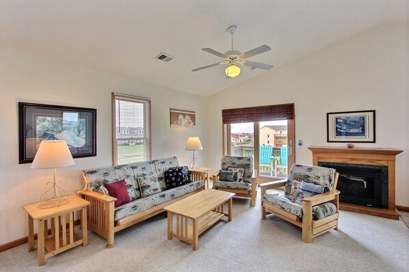 تلفزيون، مدفأة، ستيريو