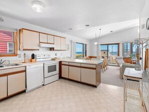 Frigorifero, microonde, forno, piano cottura