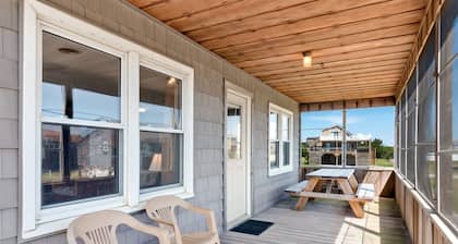 4085 Ten Forward * 5 Min Walk to Beach