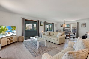 Flat-screen TV, video games, books - 4122 Blue White Haven * 3 Min Walk to Beach * Pool (Kitty Hawk)