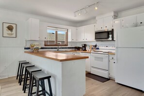 Fridge, microwave, oven, stovetop - Blue-White Haven: Pool, Hot Tub + Walk to Beach (Kitty Hawk)