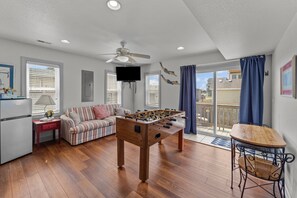 Televisión y futbolito 