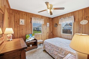 3 bedrooms, iron/ironing board, WiFi (free), bed sheets - 5215 Edwards * 3 Min Walk to Beach (Kill Devil Hills)