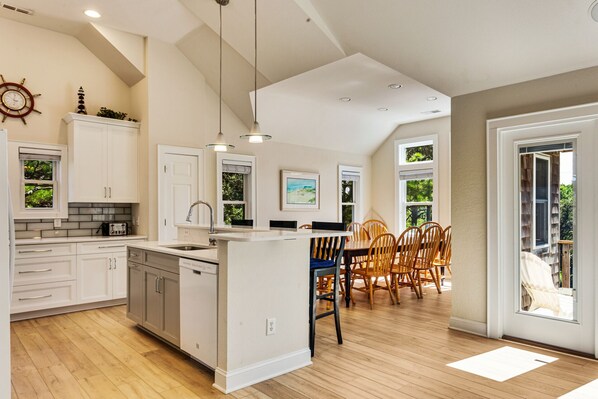 Fridge, microwave, oven, stovetop - 6080 Kokomo * 4 Min Walk to Beach*pool (Nags Head)