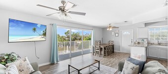 Sleeps 22, Private Pool, Walk to Beach, Times Square Restaurants!