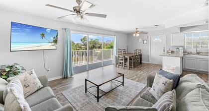 Sleeps 22, Private Pool, Walk to Beach, Times Square Restaurants!