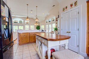 Interior - Woodstock *Amazing Pool*Elevator*Bar*Enclosed Yard (Nags Head)