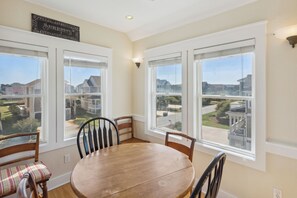 Dining - 6095 Blessed * 4 Min Walk to Beach*pool*hot tub (Nags Head)