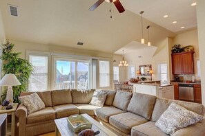 TV - 6156 Family Tides * 2 Min Walk to Beach * Hot Tub (Nags Head)