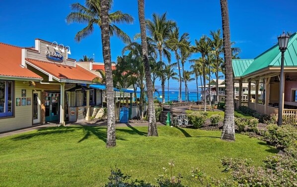 Exterior - OCEAN VIEW 2 BEDROOM DOWNTOWN CONDO by RedAwning (Kailua-Kona)