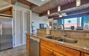 Fridge, microwave, oven, dishwasher - OCEAN VIEW 2 BEDROOM DOWNTOWN CONDO by RedAwning (Kailua-Kona)