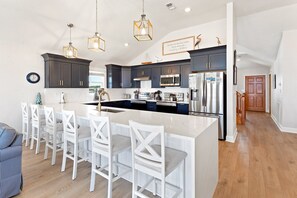 Fridge, microwave, oven, stovetop - 7005 OBX Attitude*Pool+Baby Pool*Elevator*Game Rm (Nags Head)