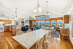 Dining - ExplorersBeacon*OCEANFRONT*Pool*2HotTubs*3Ensuites (Nags Head)