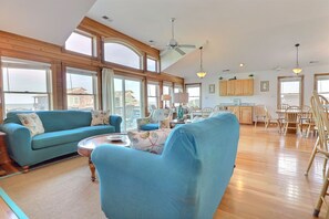 Flat-screen TV, fireplace, stereo - ExplorersBeacon*OCEANFRONT*Pool*2HotTubs*3Ensuites (Nags Head)