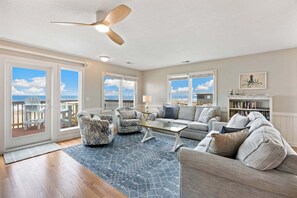 TV - 7041 Toes in the Sand * Oceanfront * Dog Friendly (Nags Head)
