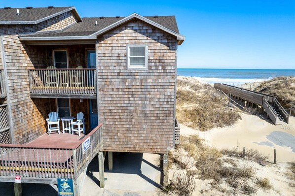 Property grounds - 7041 Toes in the Sand * Oceanfront * Dog Friendly (Nags Head)
