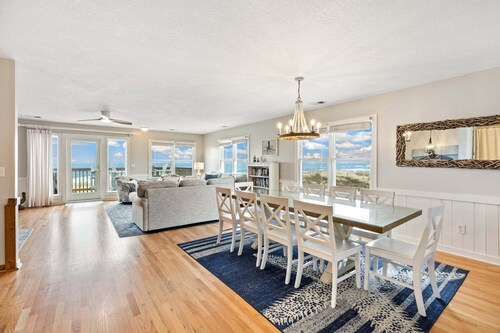 7041 Toes in the Sand * Oceanfront * Dog Friendly