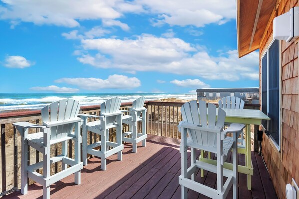 Property grounds - 7041 Toes in the Sand * Oceanfront * Dog Friendly (Nags Head)