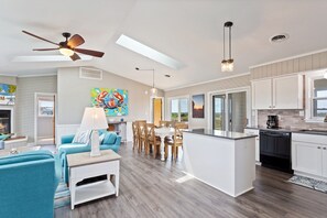 TV - 7078 Island Time * 2 Min Walk to Beach * Hot Tub (Nags Head)