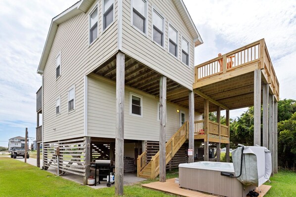 A two-story house with a wooden deck and a hot tub. - 7078 Island Time * 2 Min Walk to Beach * Hot Tub (Nags Head)