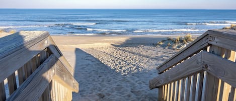 Ranta lähistöllä, rantapyyhkeitä