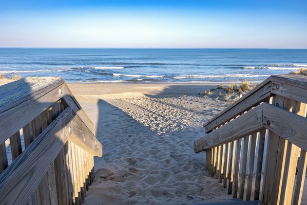 Playa en los alrededores y toallas de playa 