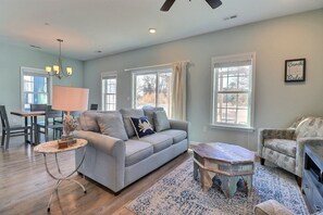 TV - Spacious 3BR Home | Pool, Waterpark & Near Beach (Kill Devil Hills)