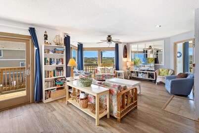 3BR Oceanfront Condo w/ Pool & Beach Access