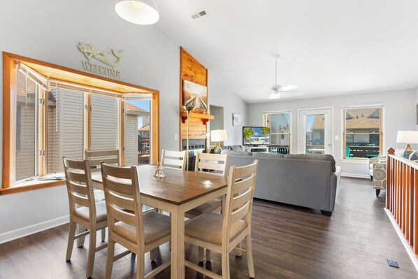 Dining - 3BR Sea Dunes Townhome w/ Pool & Beach Access (Kitty Hawk)