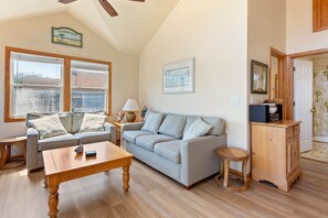 TV, caminetto, impianto stereo