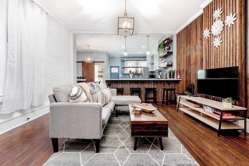 Home 4 King Beds - Large Garage by StayStLouis